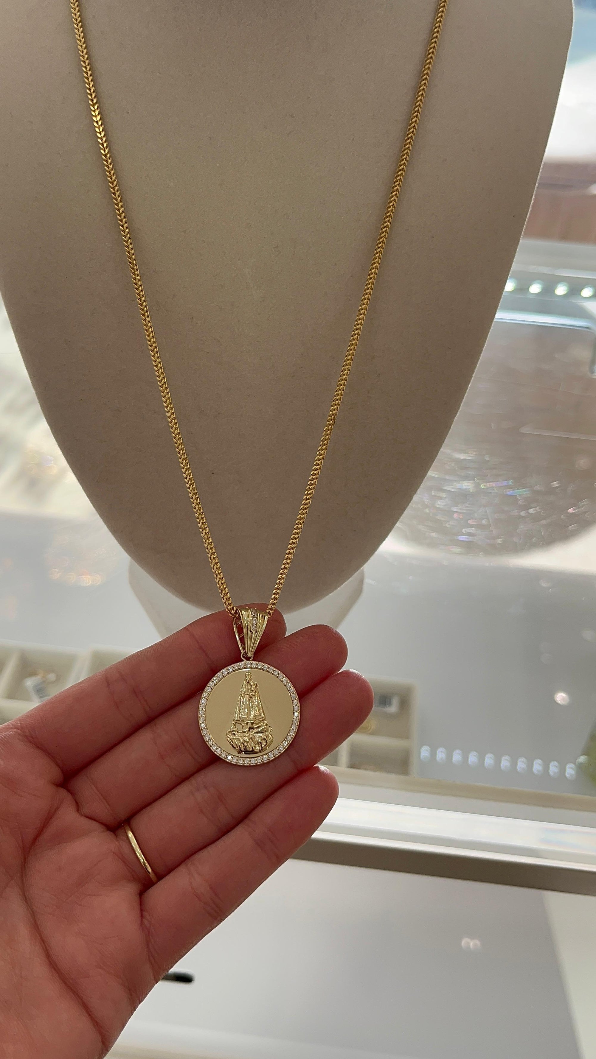 2 chains an 2 pendants gold 10k